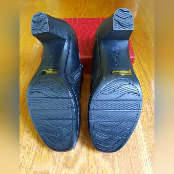 Clarks Bendables Women's Black Leather Zip Up Ankle Bootie Square Toe Sz 9.5 M - Picture 9 of 11